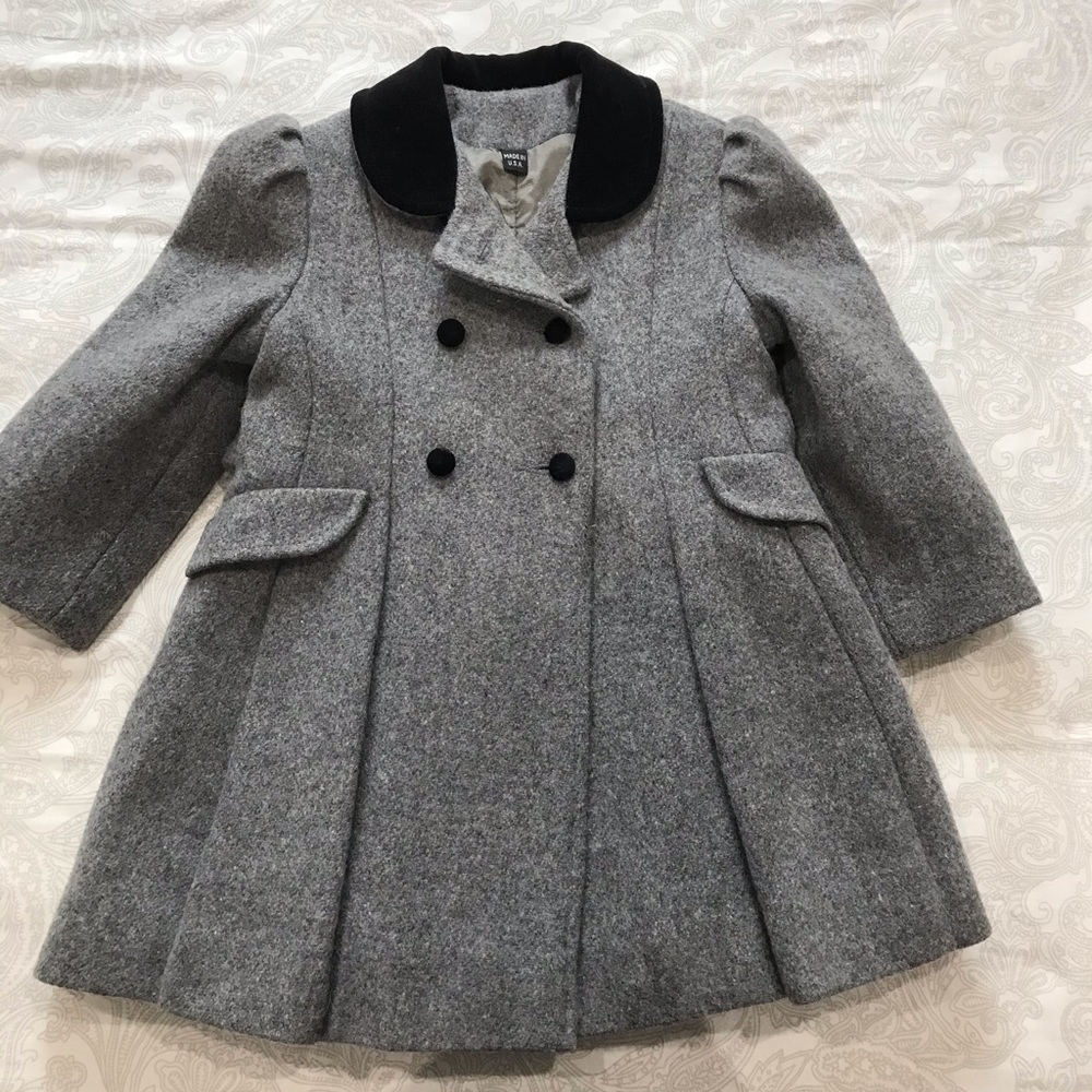 Beautiful little girls coat!